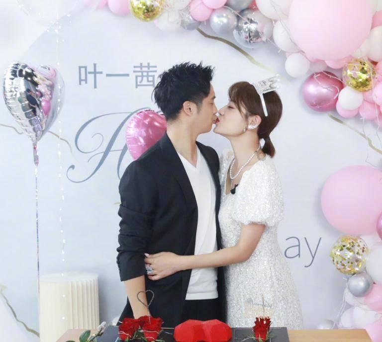 “酱香拿铁”热度难再现！瑞幸茅台再联名出“龙年巧克力”新品，有门店一上午仅售出三杯